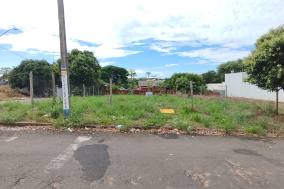 Terreno 326.64m Umuarama-PR 838