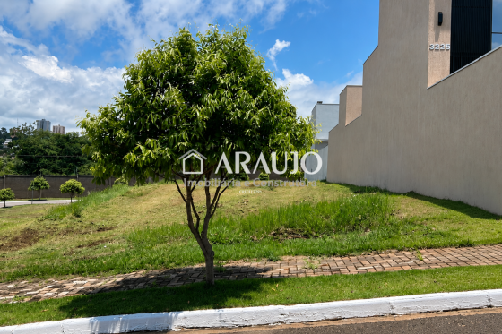 Terreno à venda - 275m² - Condomínio Residencial Jardins de Versailles, Umuarama...